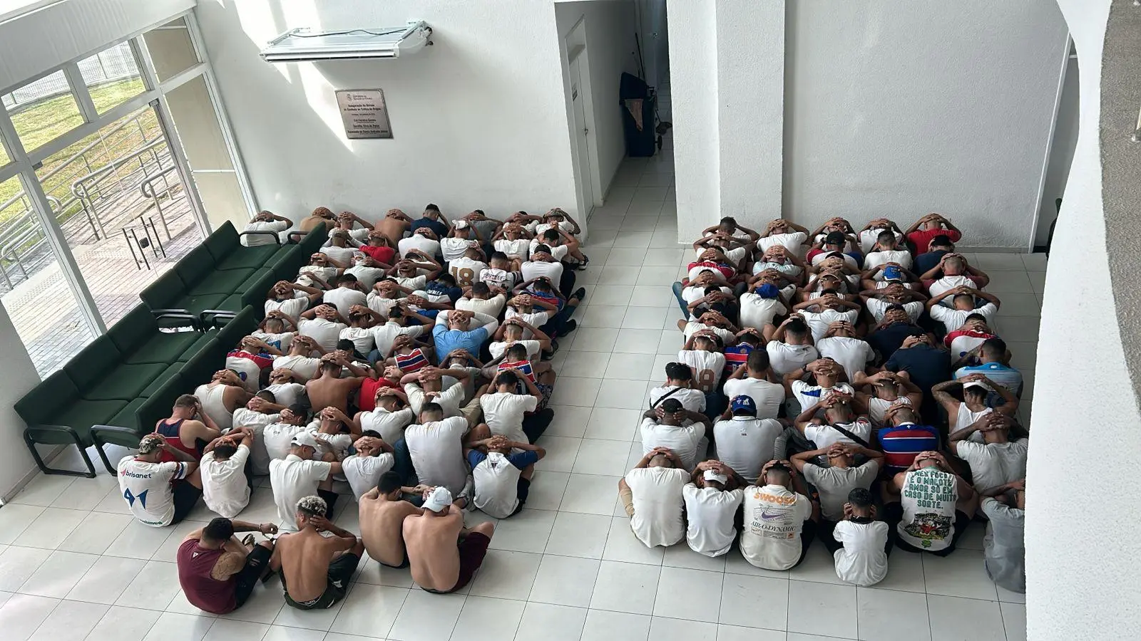 Torcedores envolvidos em conflitos foram levados até a Delegacia de Combate às Ações Criminosas Organizadas (Draco)