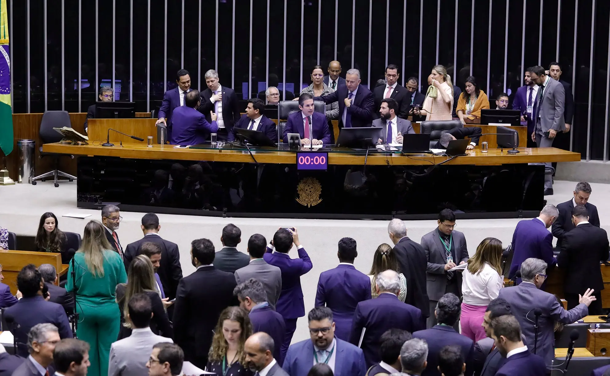 A PEC precisa do apoio de pelo menos 171 deputados para ser protocolada na Câmara