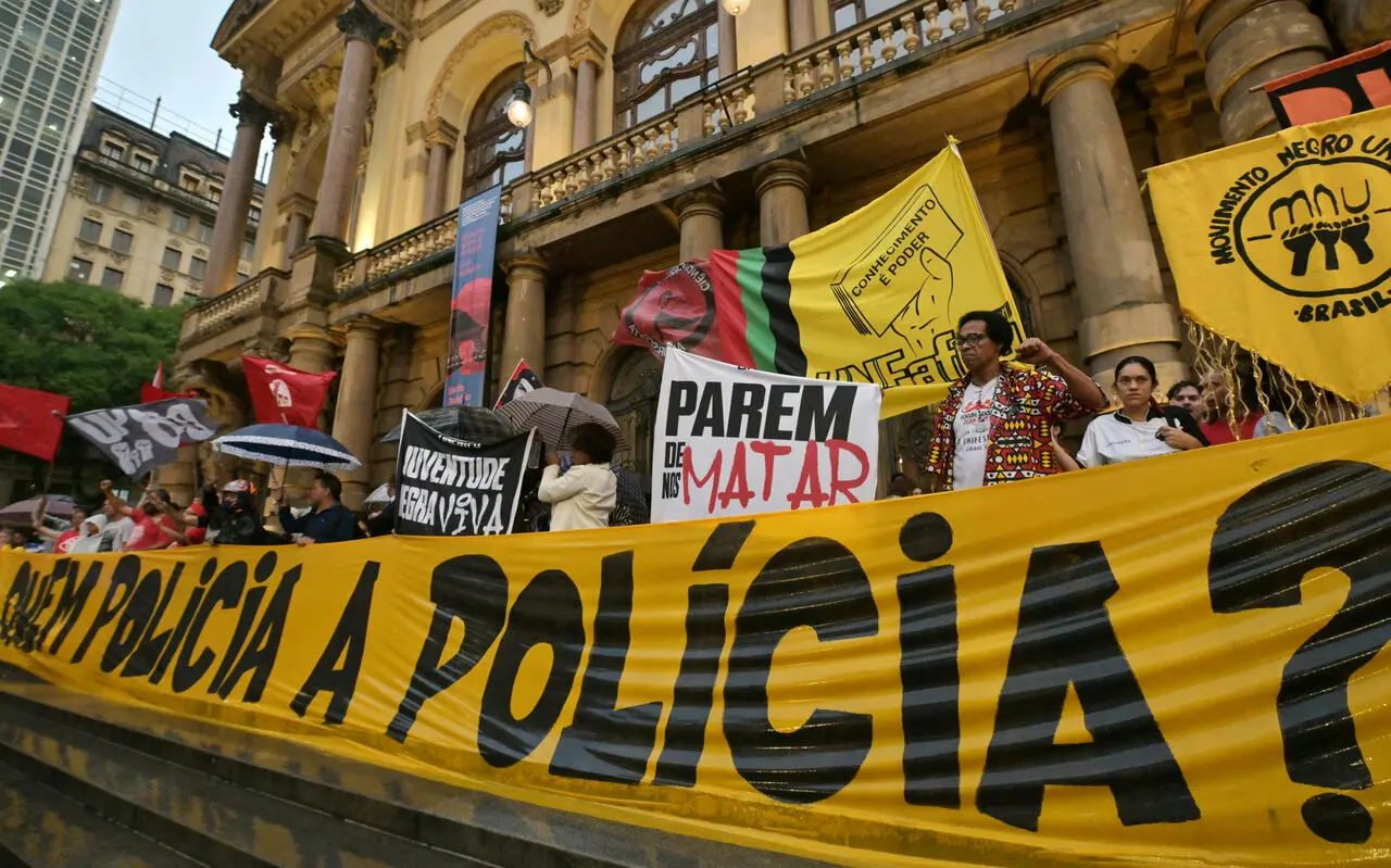 foto de protesto contra violência policial em São Paulo