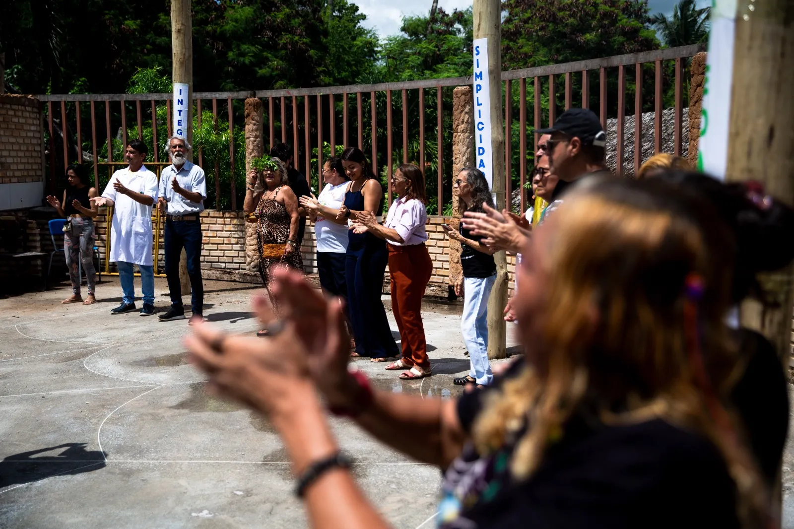 Participantes celebraram o início do processo de reforma da oca atingida por incêndio