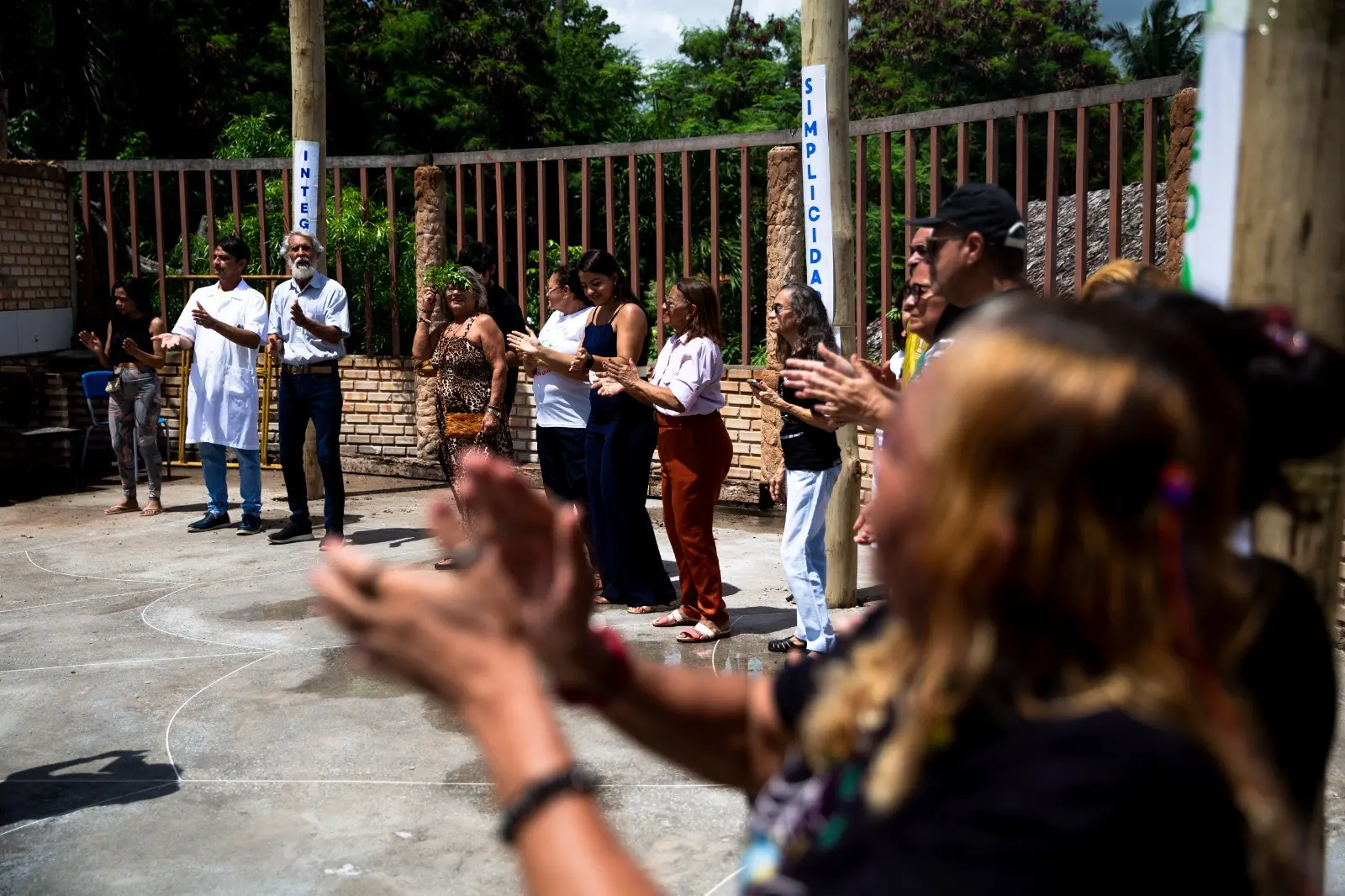 Participantes celebraram o início do processo de reforma da oca atingida por incêndio