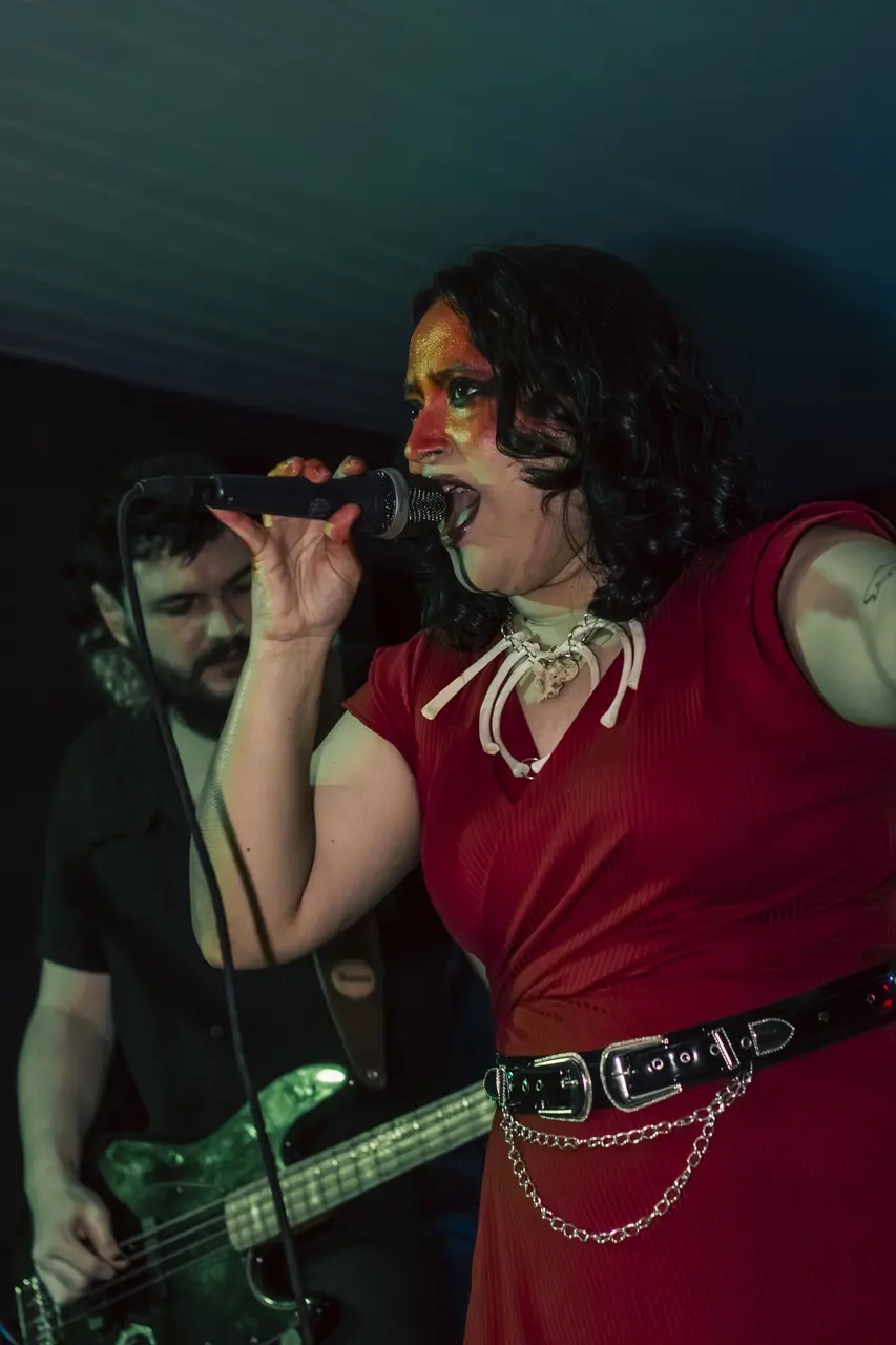 Projeto Maldigo. é formado por Erik Castro e Juju Weyne