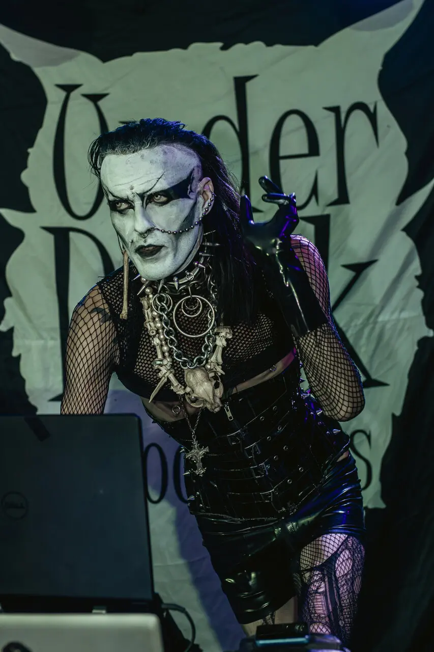 Bruno Abreu, o DJ Enceladus, em apresentação no Festival Gotham 2024