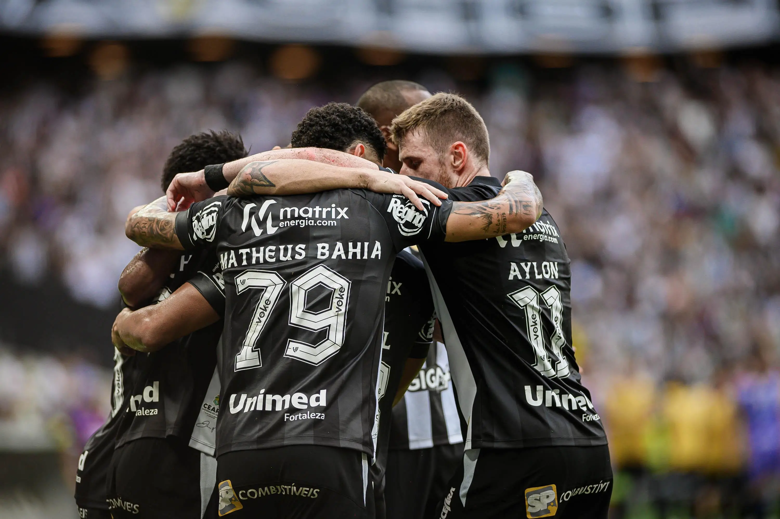Jogadores do Ceará comemoram gol marcado