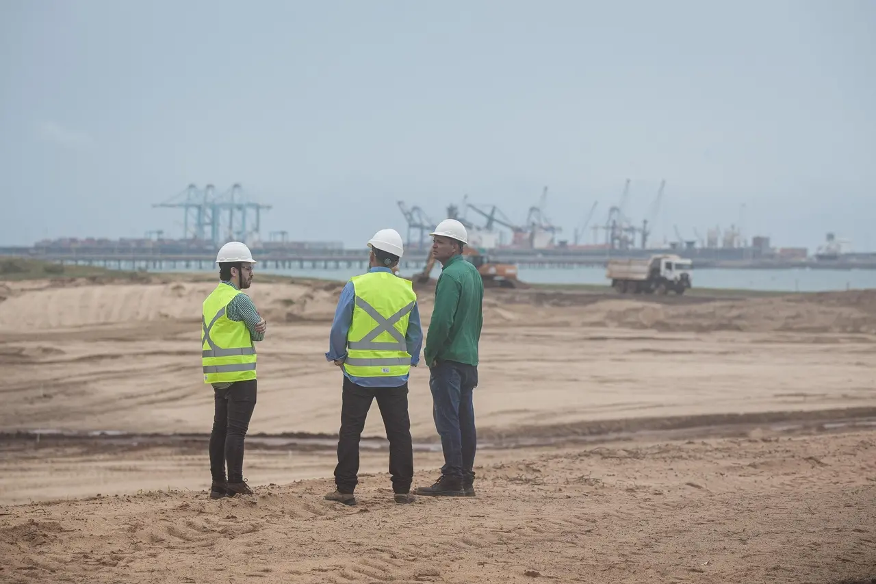 Obra parque de tancagem do Grupo Dislub Equador