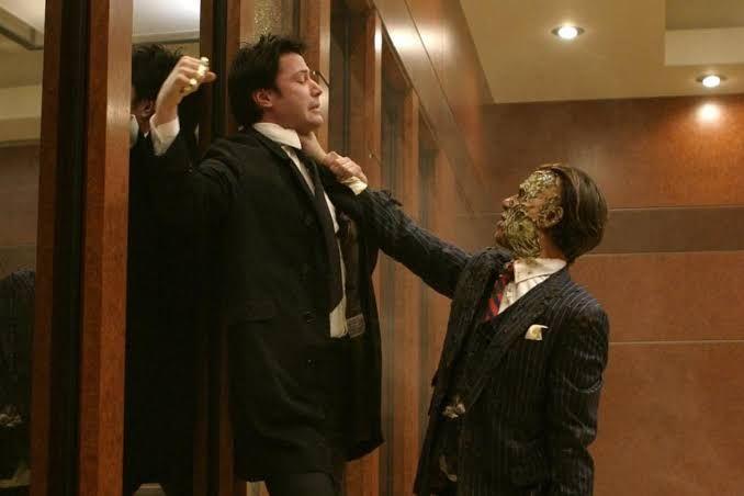 Keanu Reeves é o protagonista do filme “Constantine”