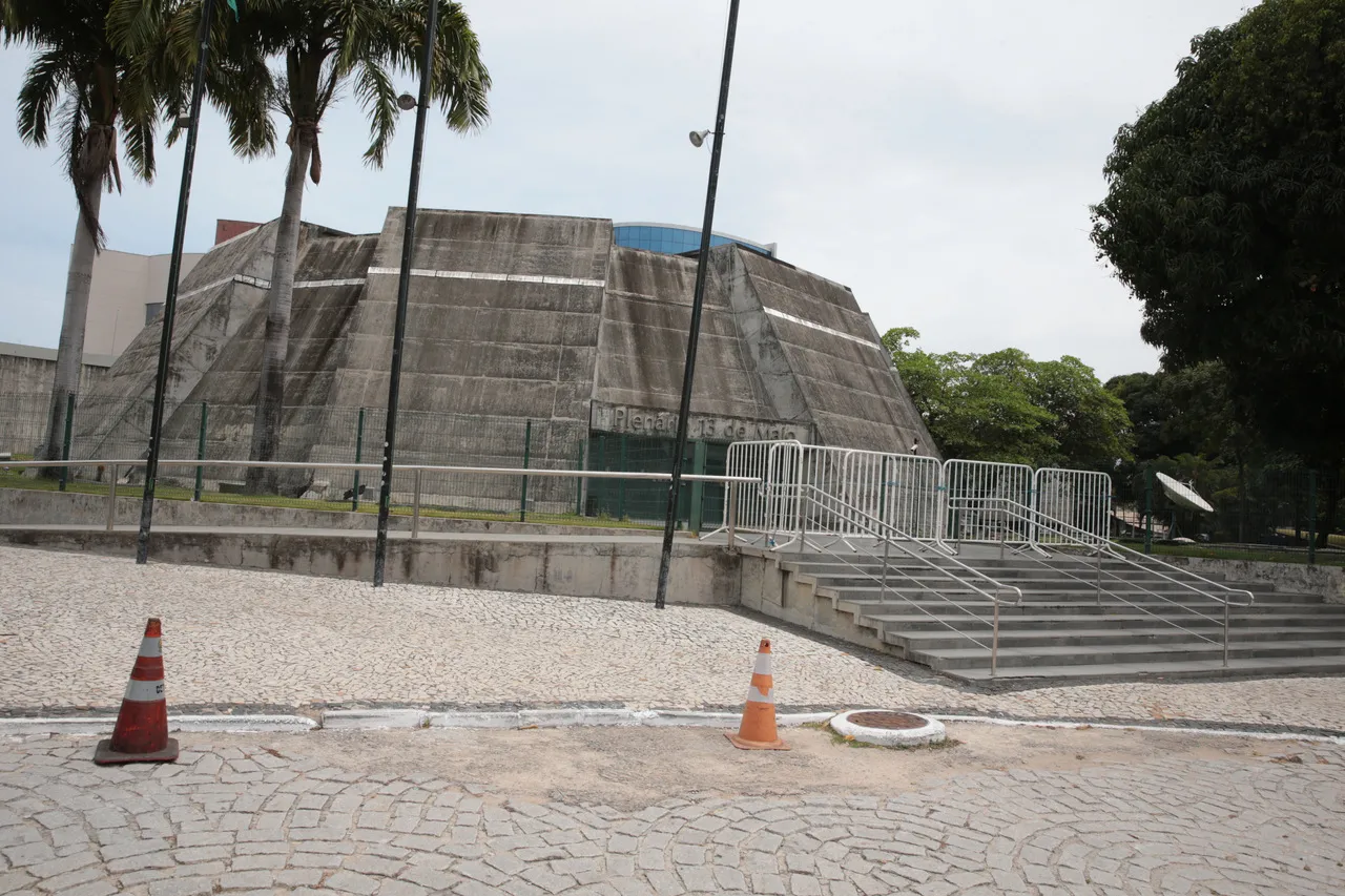 Plenário da Assembleia Legislativa sofreu incêndio interno e foi reformado em 2024