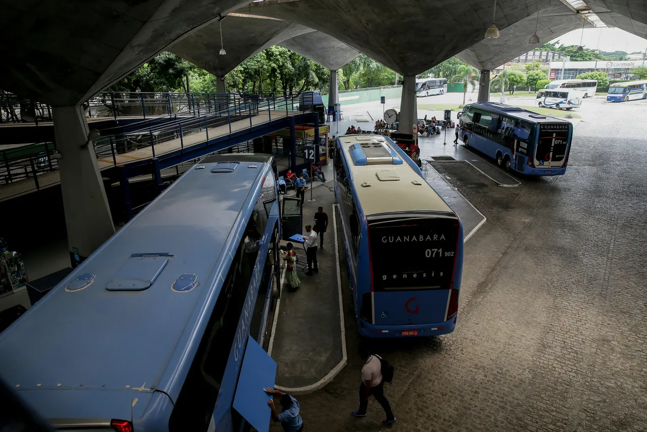 Detalhes de concreto no teto da Rodoviária revelam estética brutalista