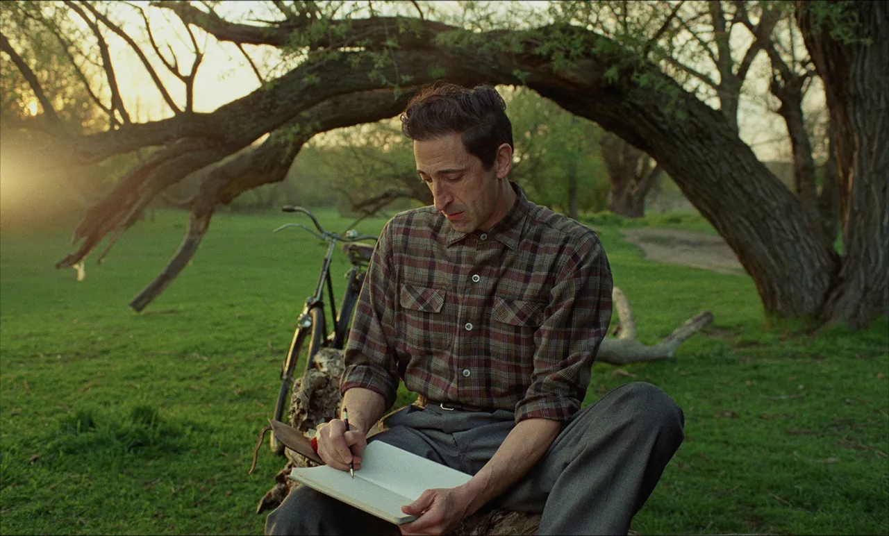 Adrien Brody interpreta o arquiteto László Tóth no longa-metragem