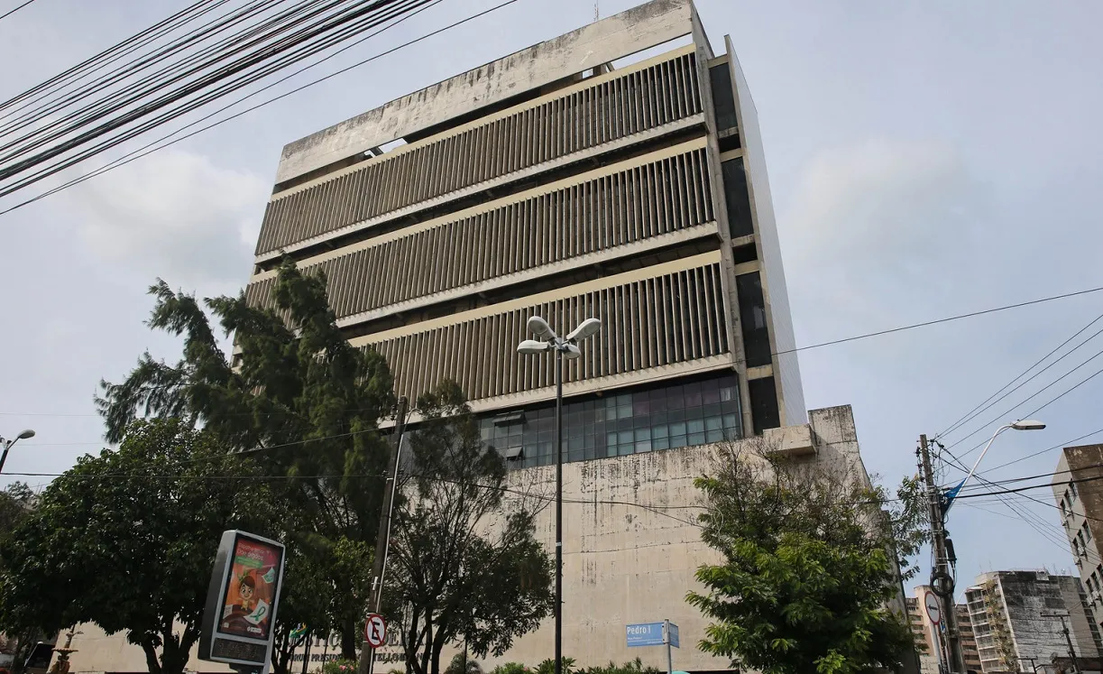 Prédio foi adaptado para receber a Justiça Federal no Ceará
