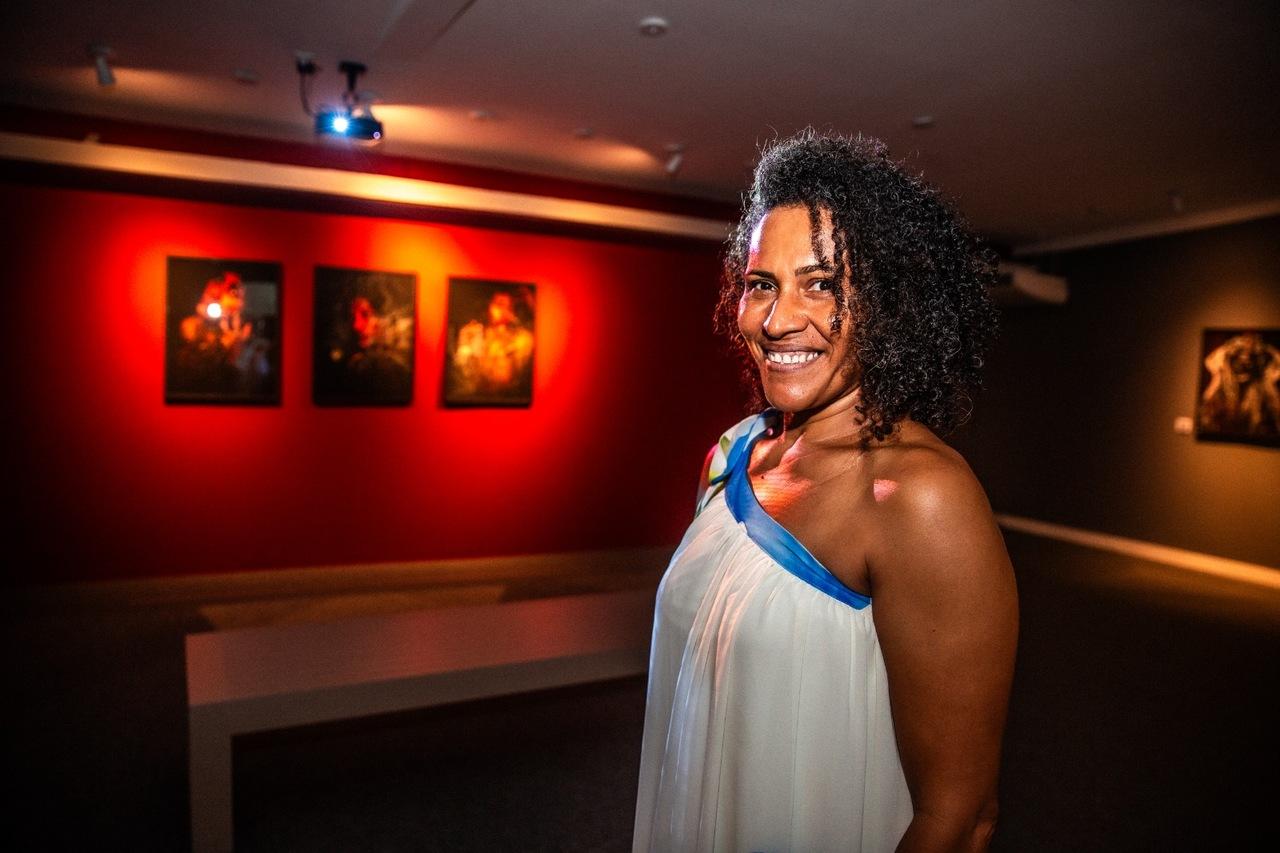 A fotógrafa e poeta Jane Batista