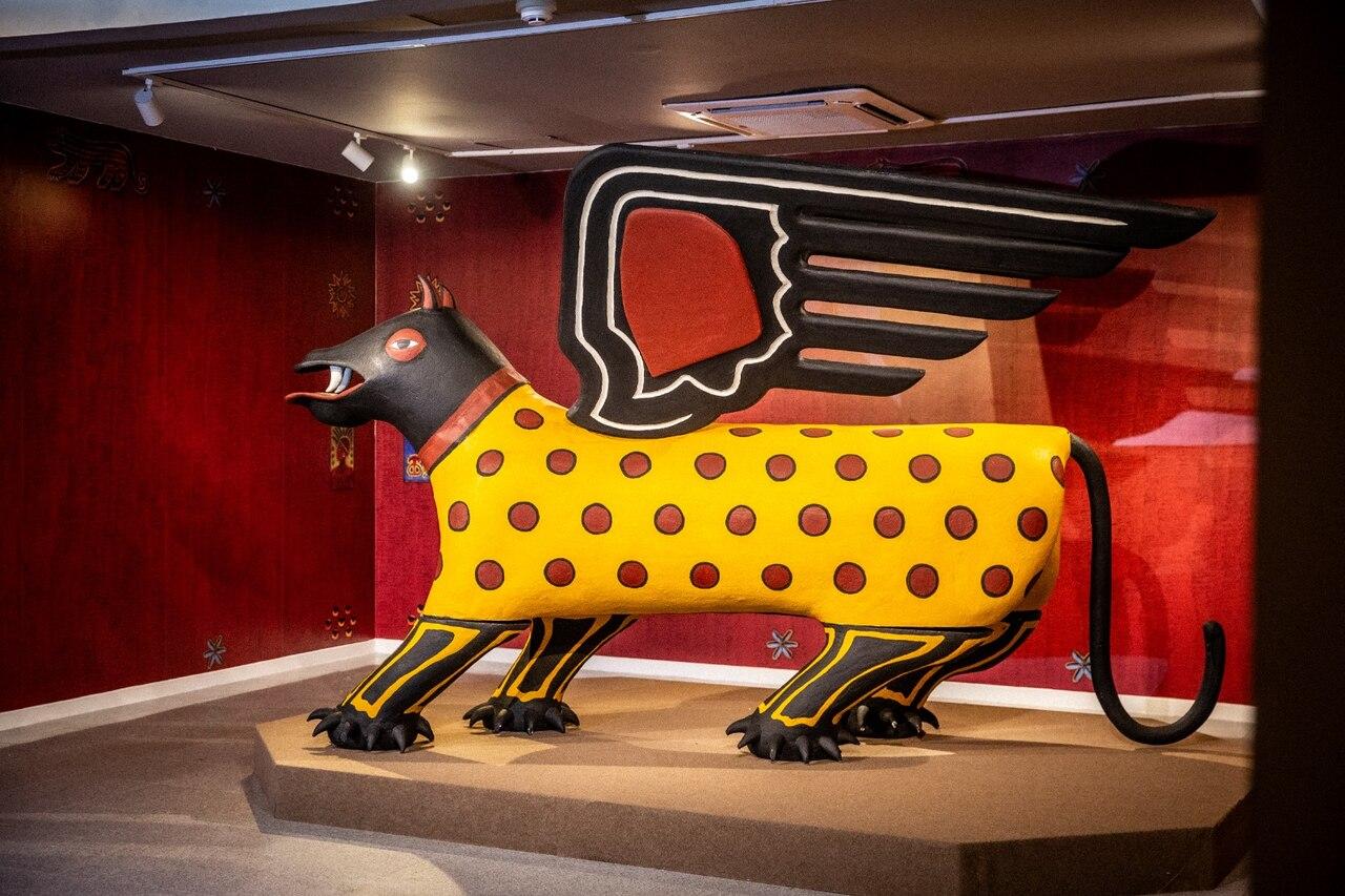 'Onça-Caetana' baseada na personagem mítica criada por Ariano, obra é destaque na exposição