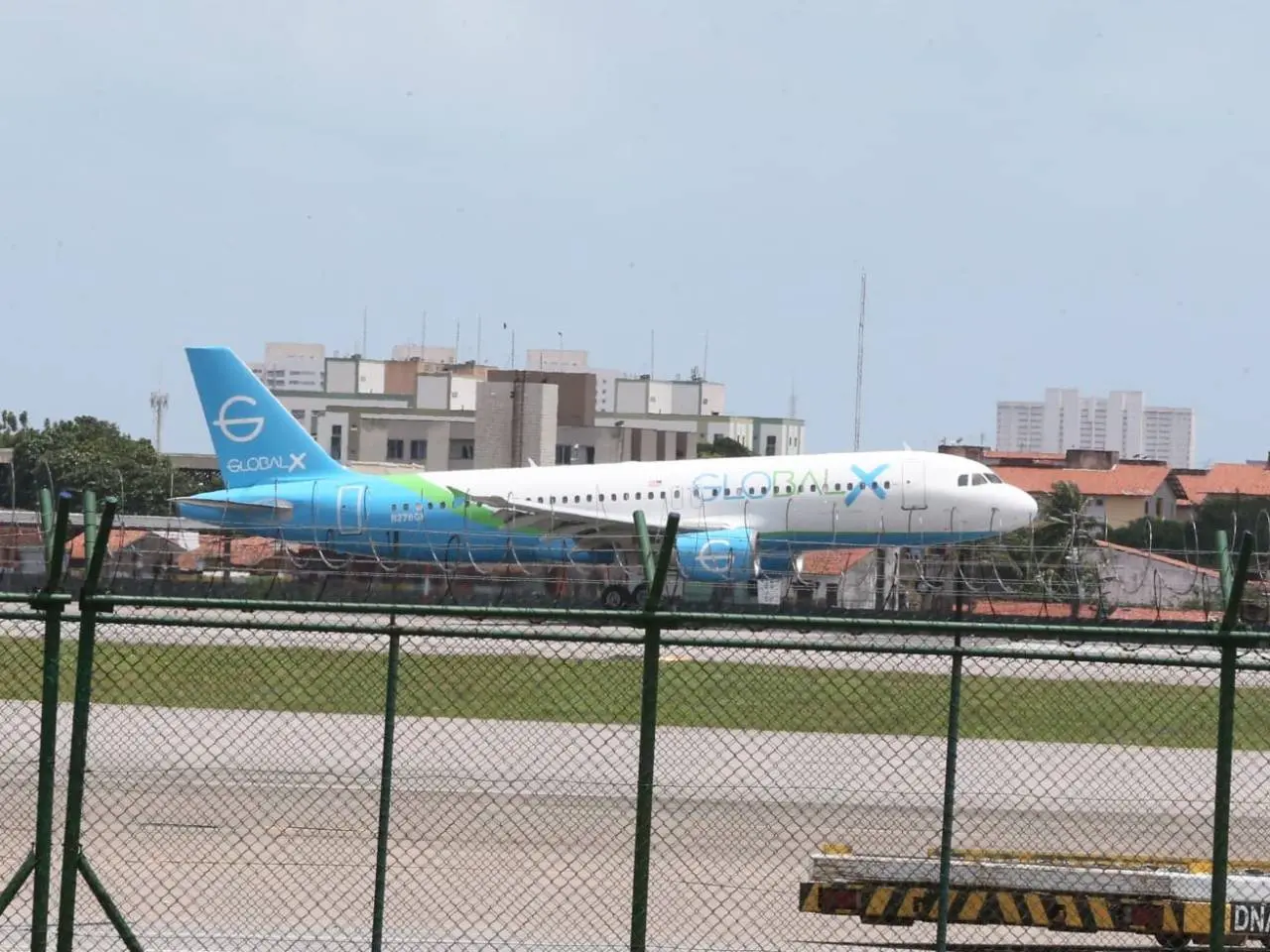 Avião com deportados doa EUA chegando no Aeroporto de Fortaleza