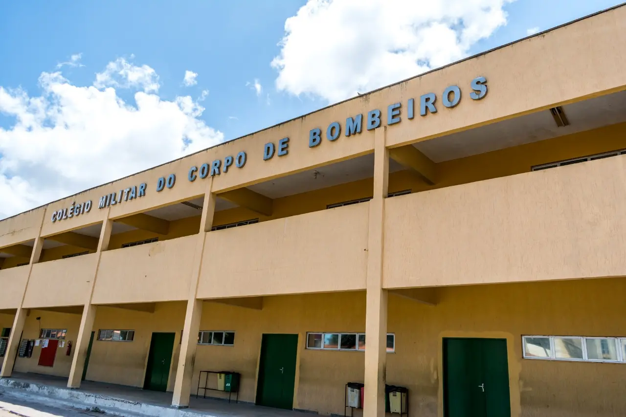 Colégio Militar do Corpo de Bombeiros Escritora Rachel de Queiroz (CMCB)
