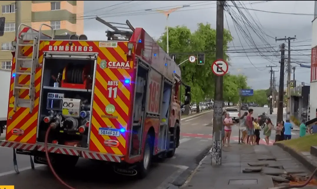 Moradores evacuaram prédio ao perceber presença de fumaça