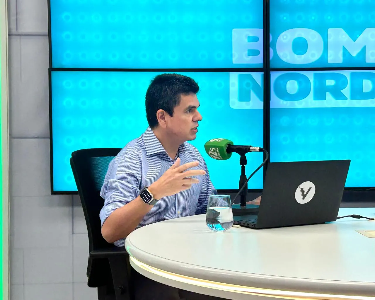 Chagas Vieira, secretário da Casa Civil do Governo Elmano, durante entrevista na Verdinha FM