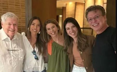Boni, Patrícia Abravanel, Daniela Beyruti, Rebeca Abravanel e Boninho se encontraram