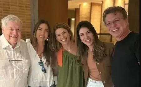 Boni, Patrícia Abravanel, Daniela Beyruti, Rebeca Abravanel e Boninho se encontraram