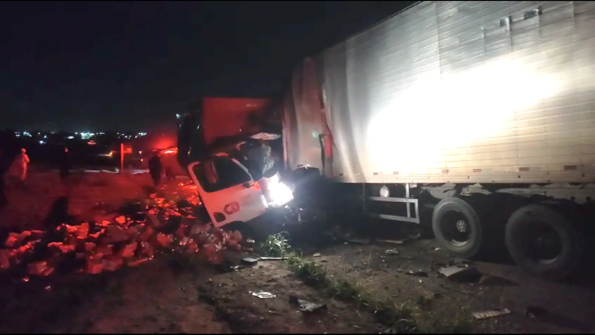 Um caminhões tinha carga de refrigerante