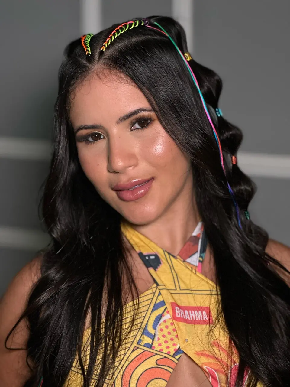 Penteado bubble pode ser enfeitado com presilhas e fitas coloridas