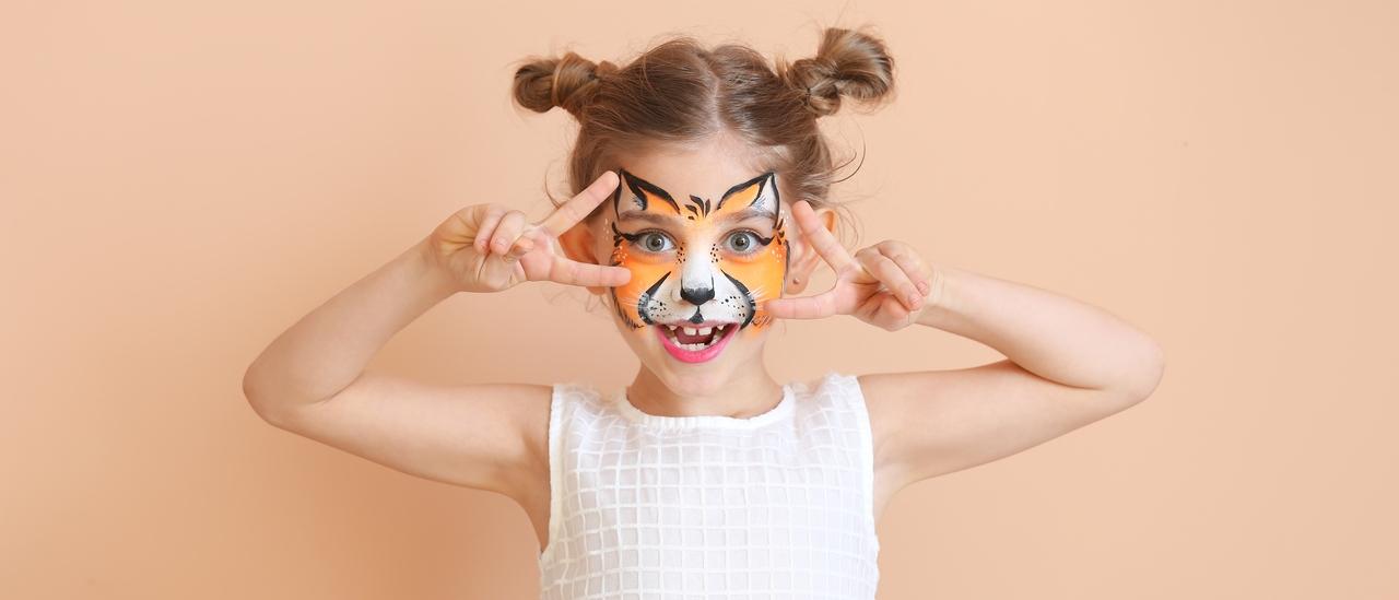 Animais e outros desenhos temáticos são ótimas opções para maquiar crianças