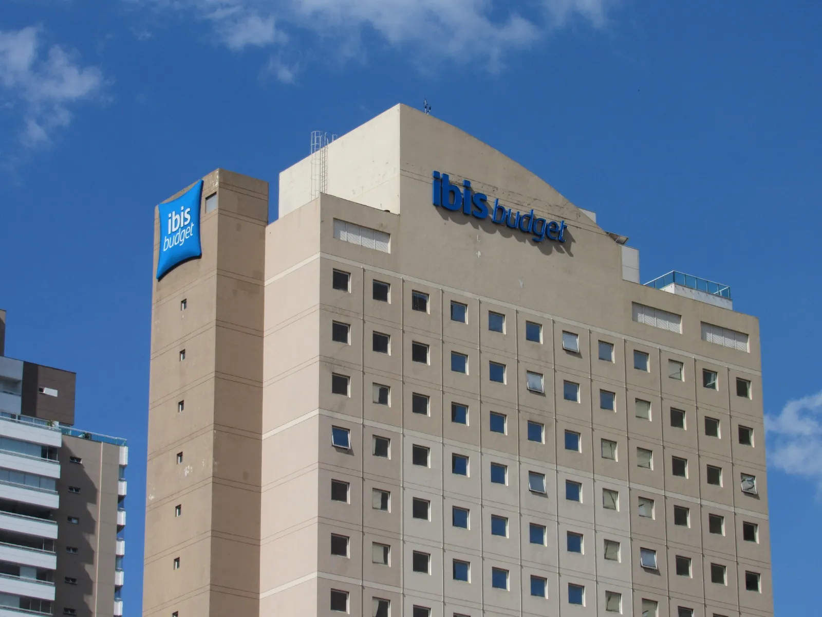 Ibis Budget é a marca de hotéis com menor preço no comparativo com o Ibis Hotel instalado na mesma região