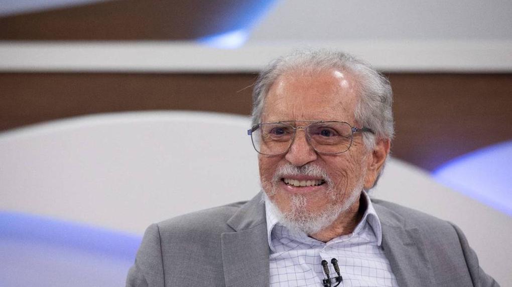 Carlos Alberto de Nóbrega, de 'A Praça é Nossa', é internado em hospital de SP