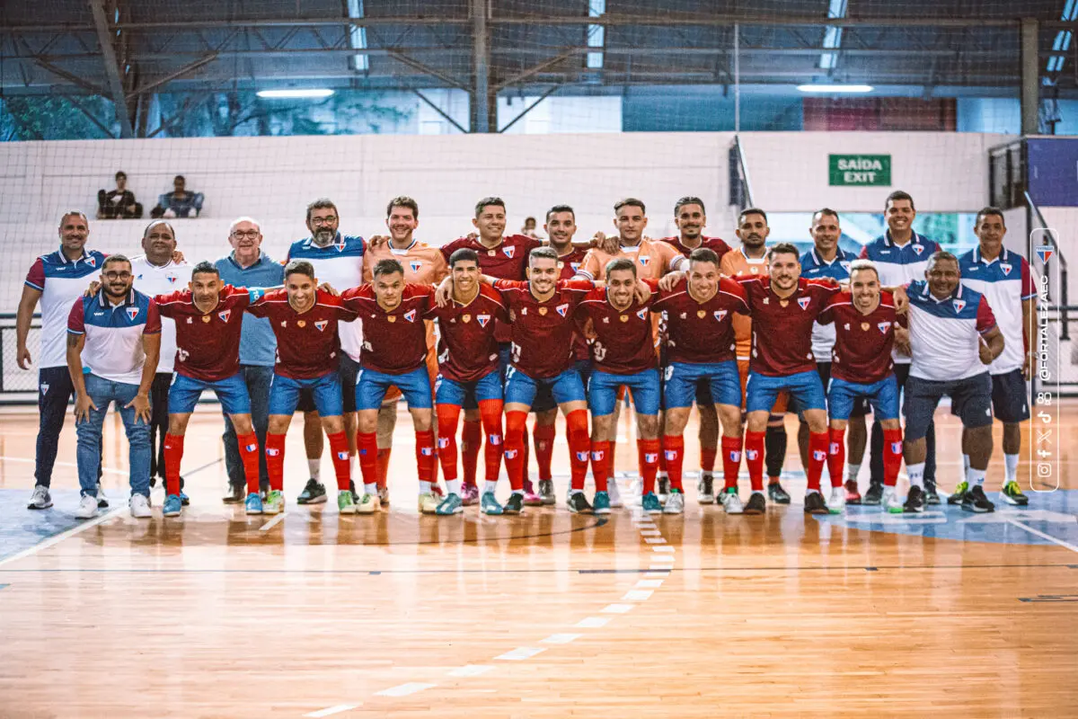 Foto do elenco do Fortaleza em amistoso de pré-temporada