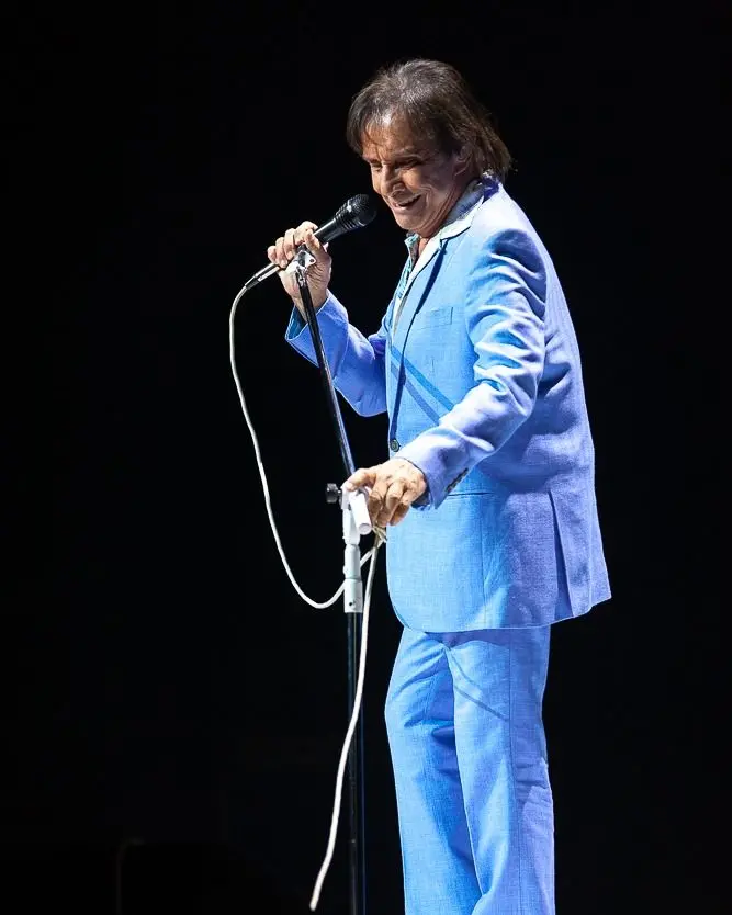 A melodia da música nasceu em uma conversa de Roberto Carlos com Erasmo Carlos sobre a situação do Brasil