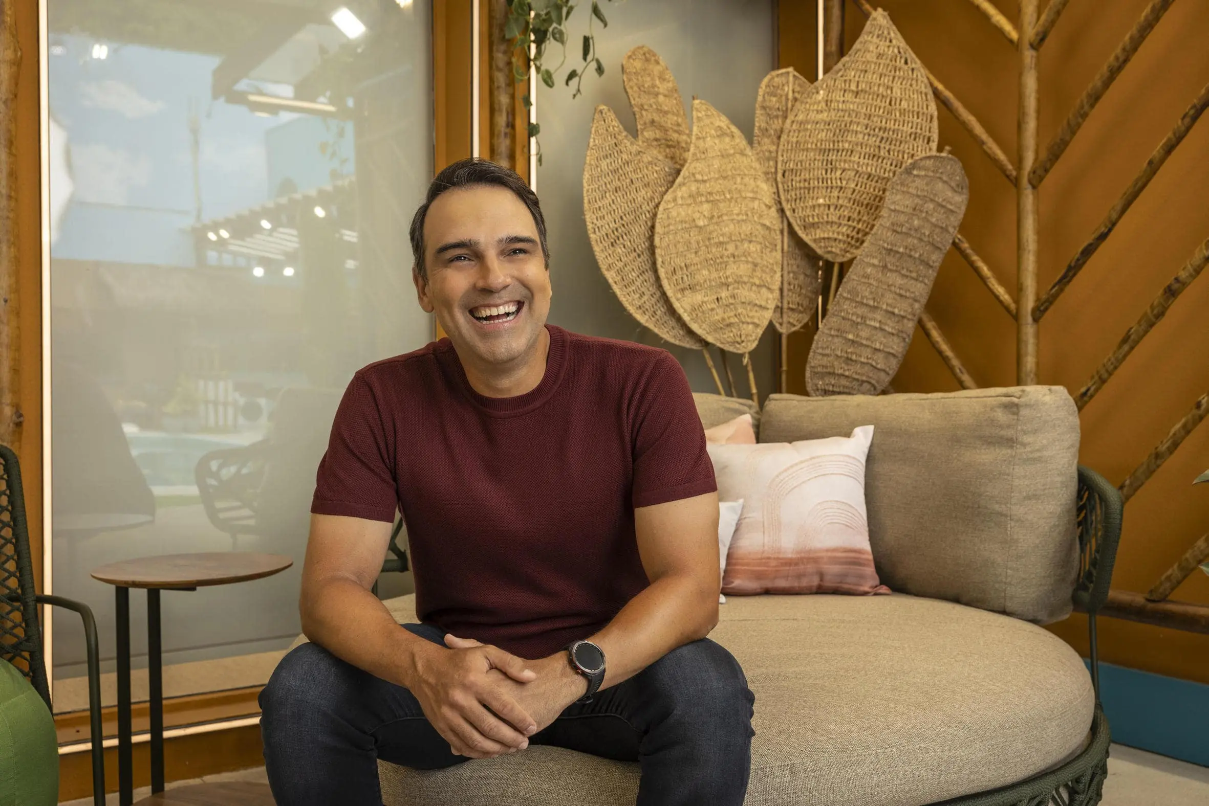 Tadeu Schmidt sorrindo