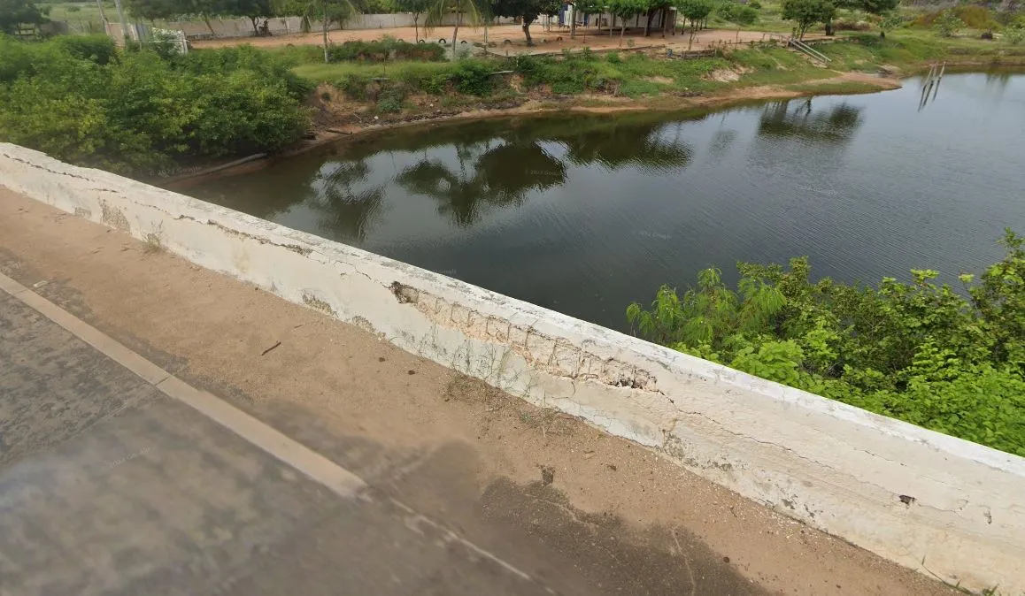 Problemas se estendem nos mais de 30 metros da ponte