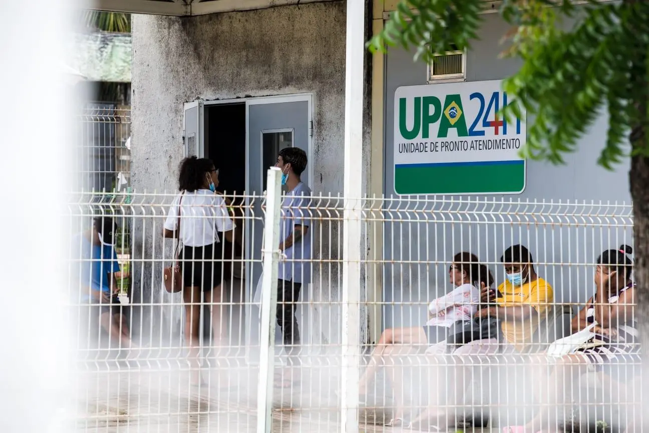 Porta de entrada da UPA do Autran Nunes, em Fortaleza