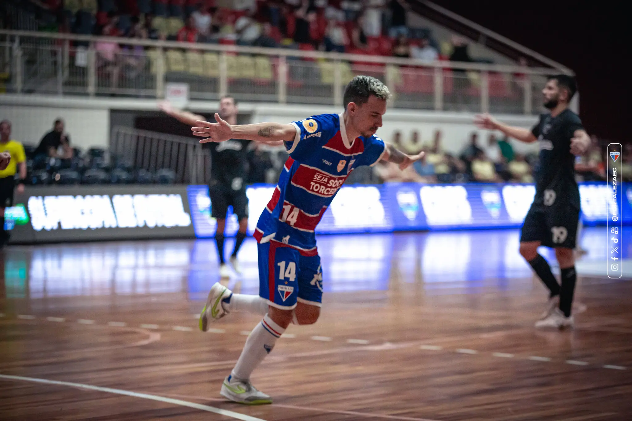 Foto de Dudu, recém chegado ao Fortaleza, que faz o primeiro gol do time na história do torneio