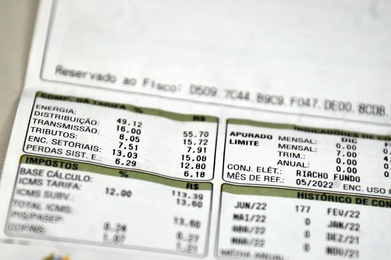 Conta de energia no papel