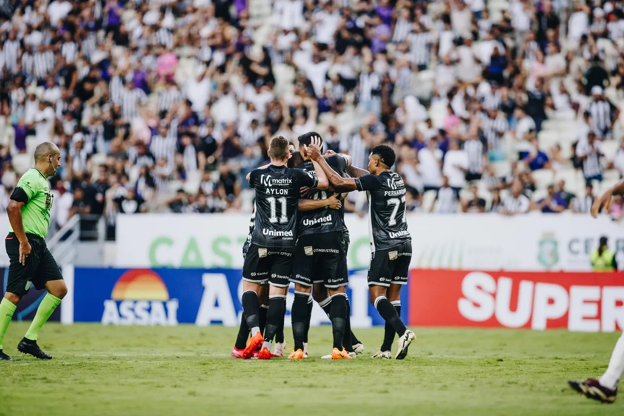 O Ceará abriu o placar no primeiro tempo quando o jogo era equilibrado