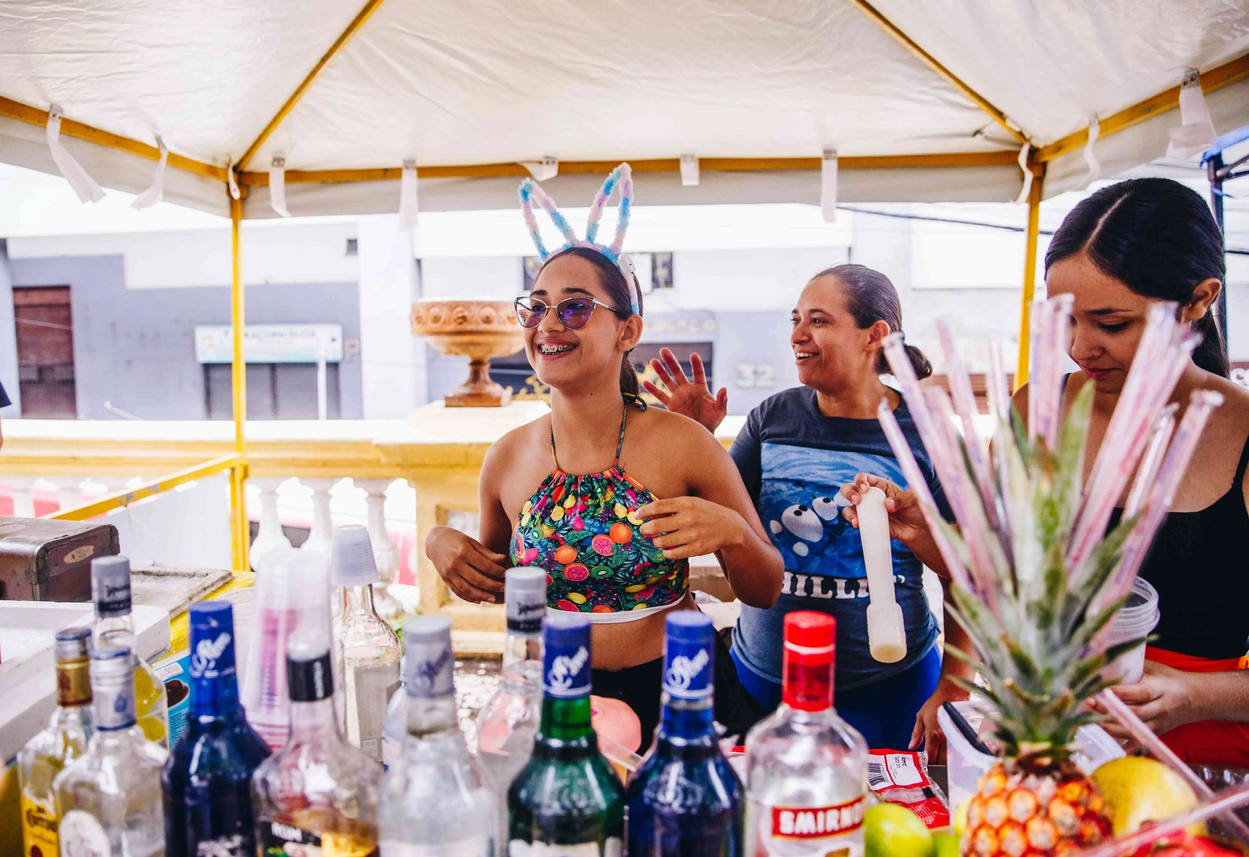 Yara Maria vende caipirinhas com a família