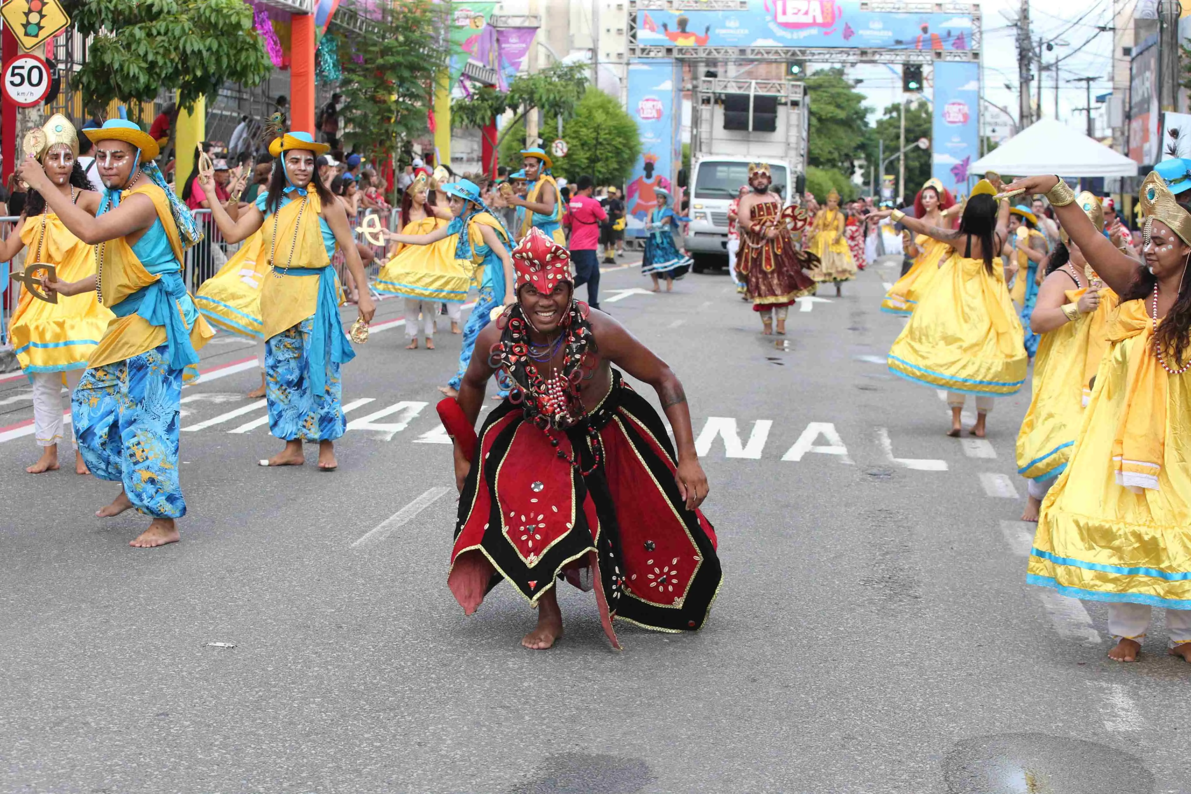 Apresentações na Avenida Domingos Olímpio