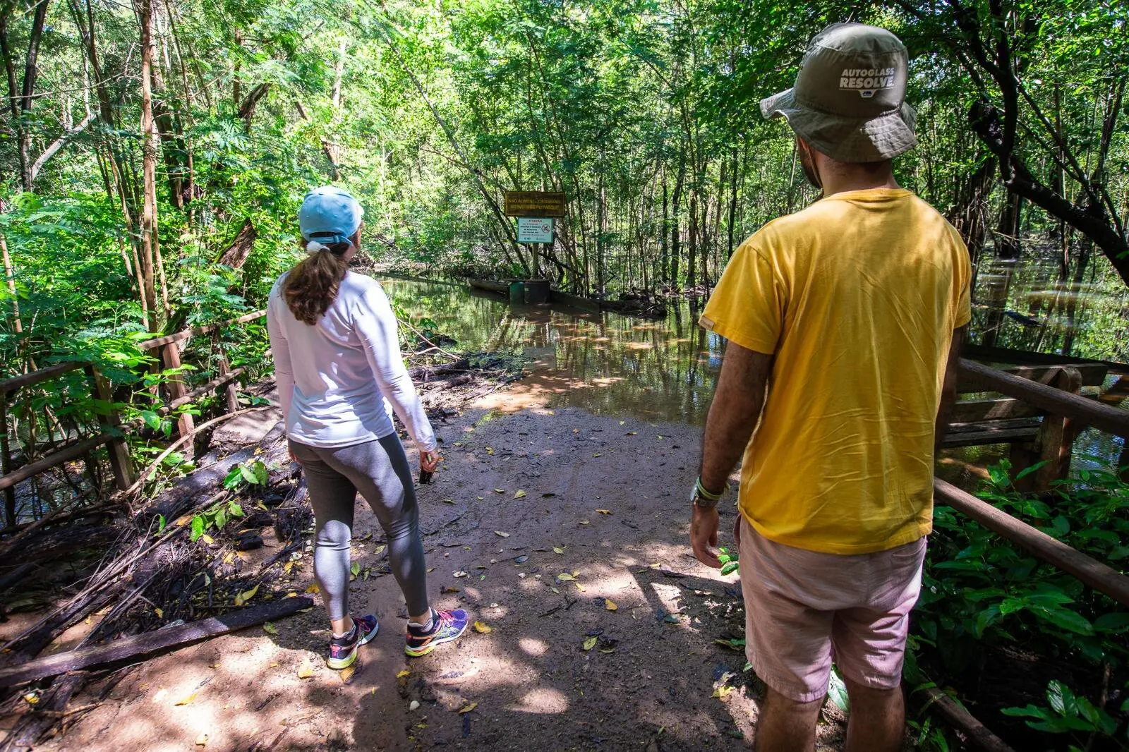 Amigos foram surpreendidos por água na trilha do Parque do Cocó