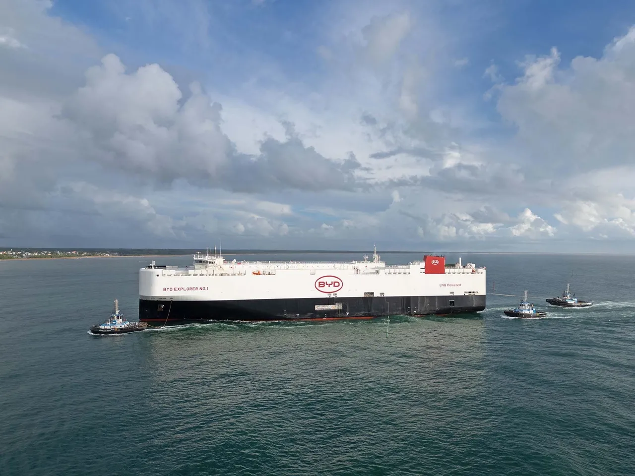 Navio da BYD atracou no Espírito Santo, na última quinta-feira (27)