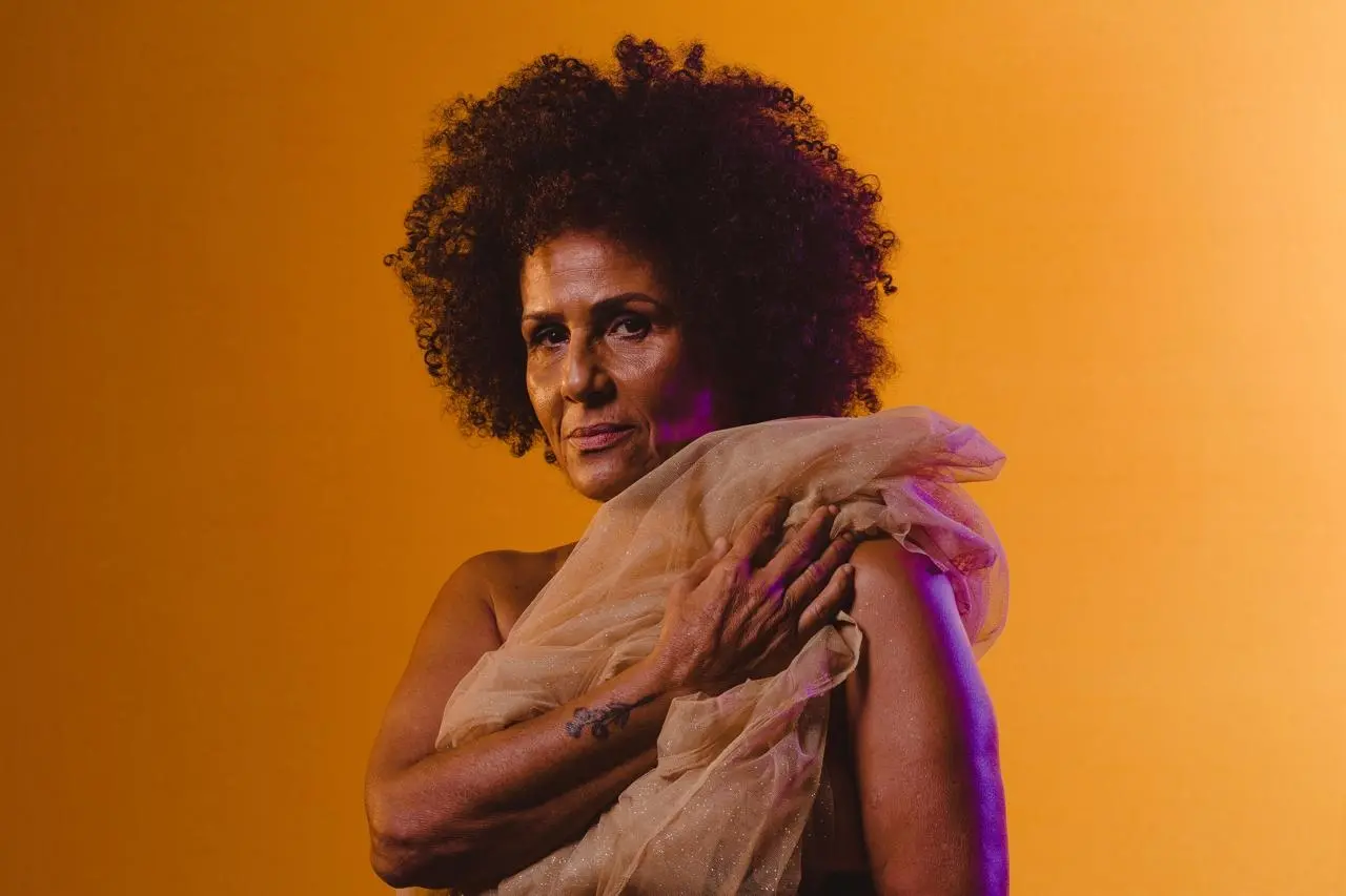 A cantora, compositora e atriz Adna Oliveira