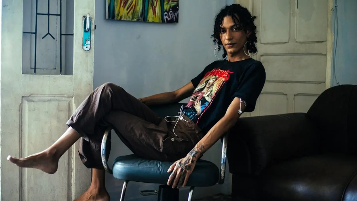 Mumutante é multiartista e atua como cantora, compositora, atriz e palhaça