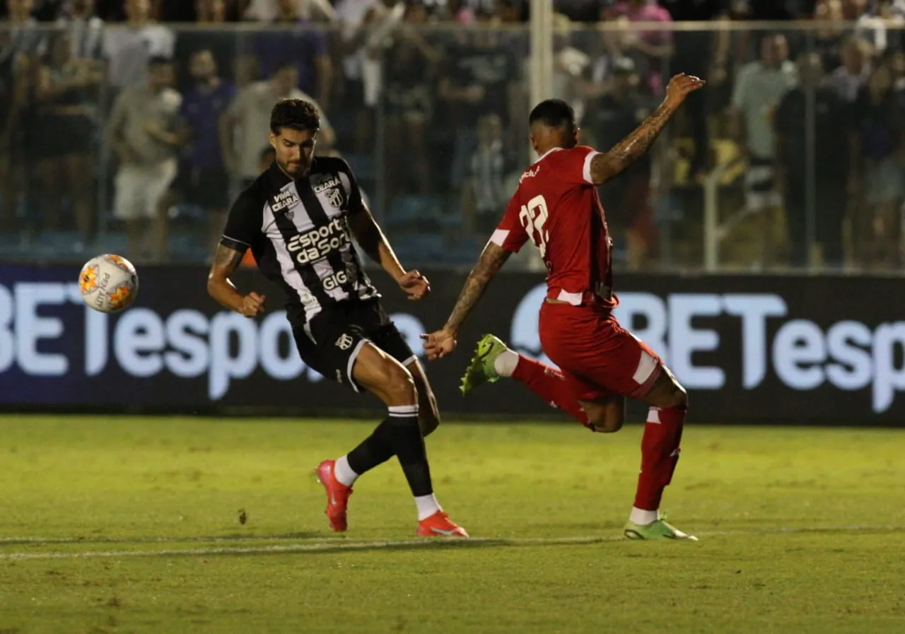 O Ceará dominou o 1º tempo e desperdiçou boas chances