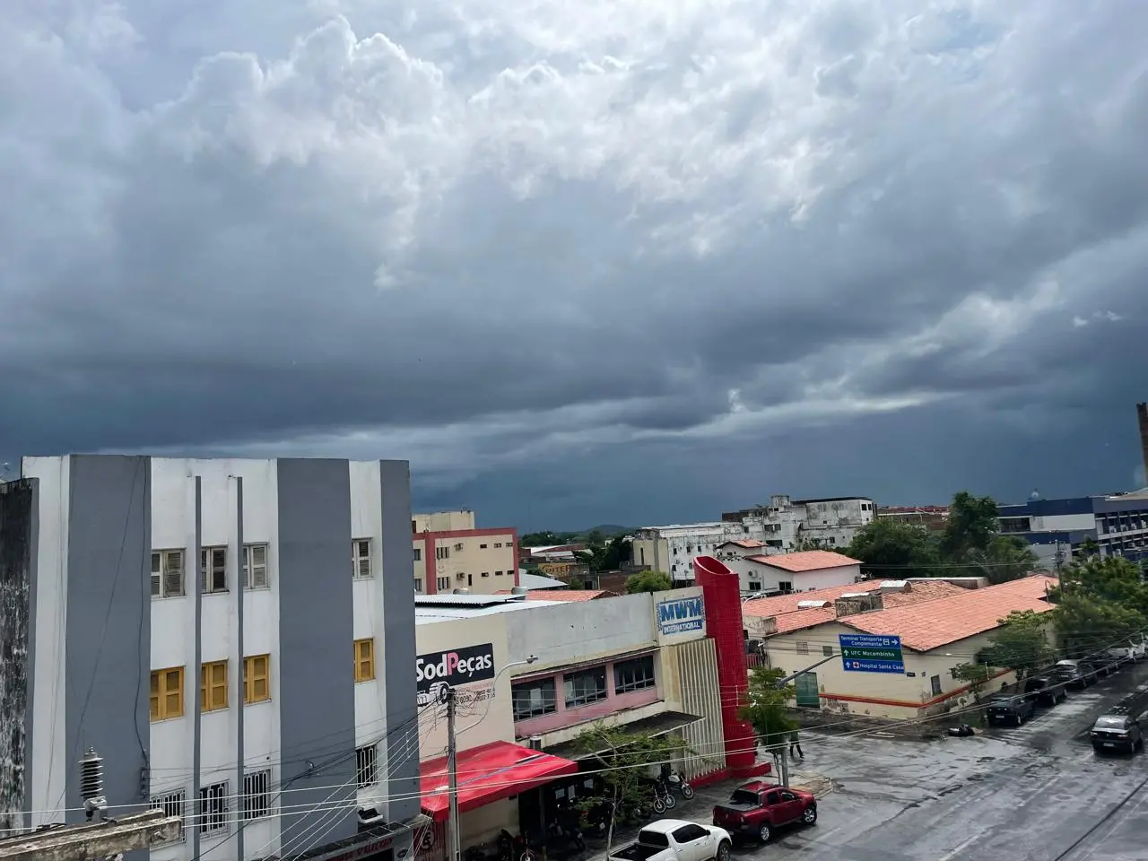 Centro de Sobral com céu nublado