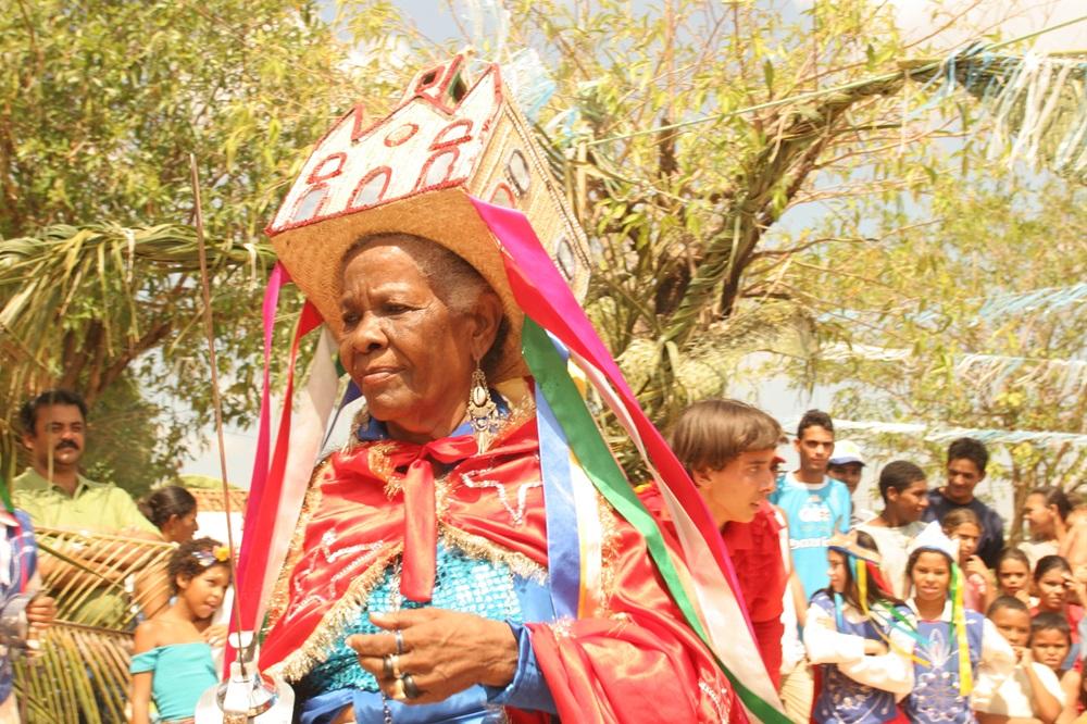Mestra Margarida ficou famosa por valorizar o encanto das tradições e o vigor da cultura popular; desde menina, já dançava e encantava sob o olhar dos pais, devotos de Padre Cícero