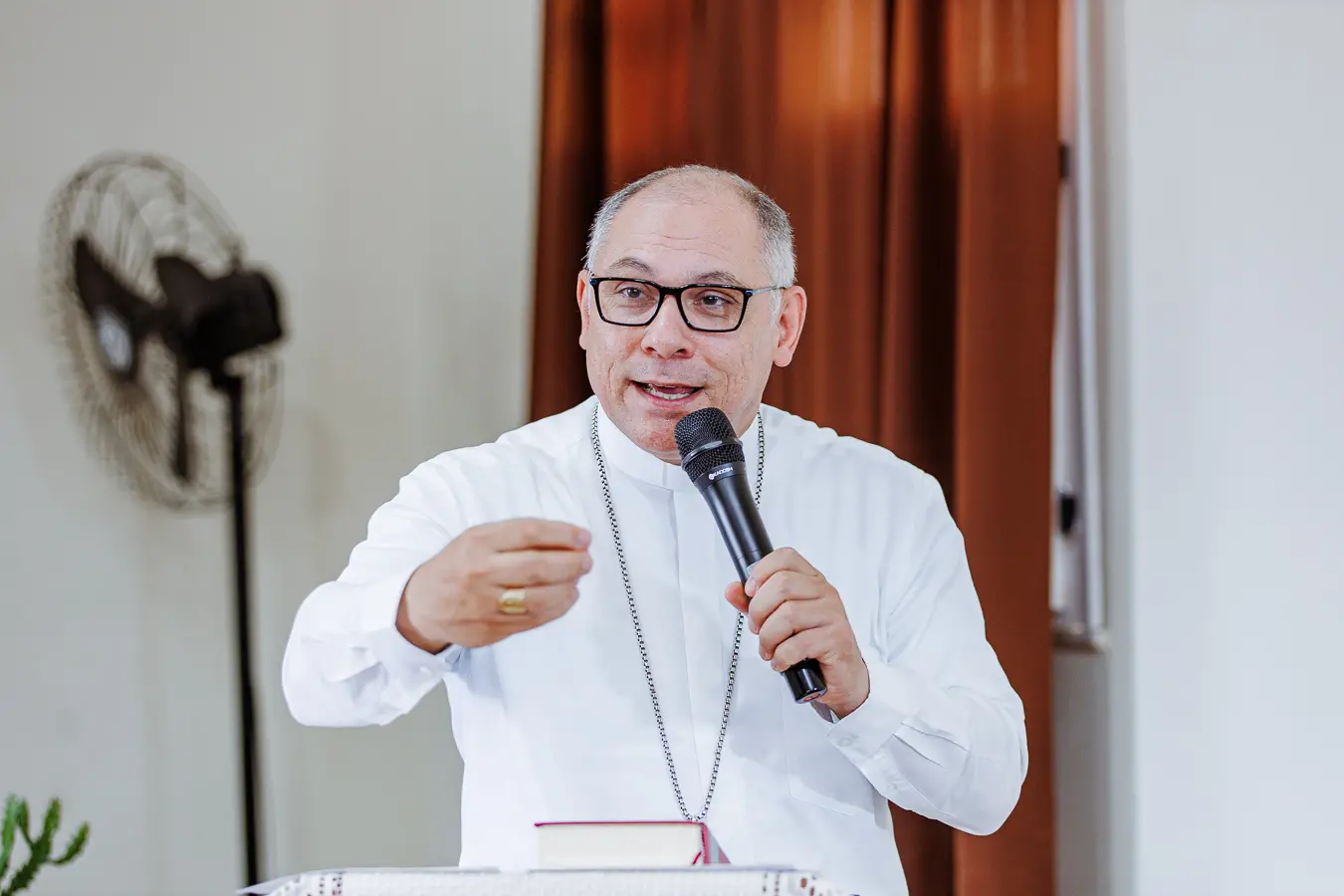 Dom Gregório Paixão, arcebispo de Fortaleza, durante pregação