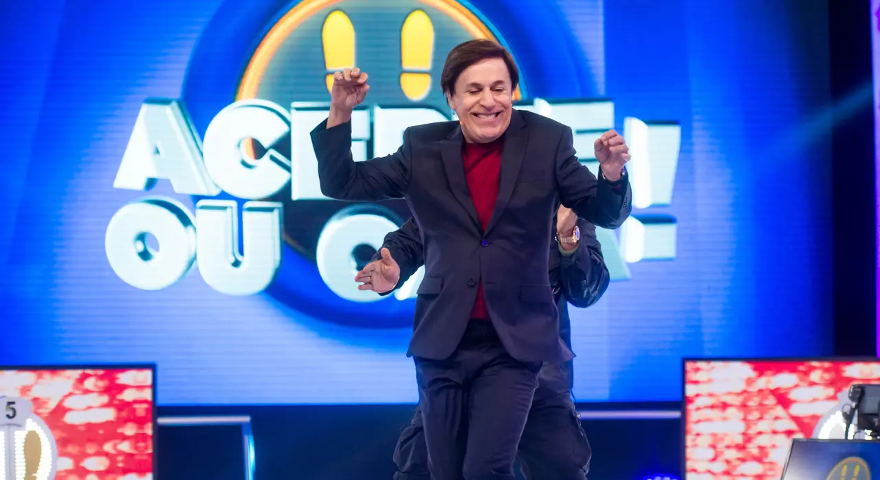 foto de Tom Cavalcante na apresentação do Programa Acerte ou Caia, da Record