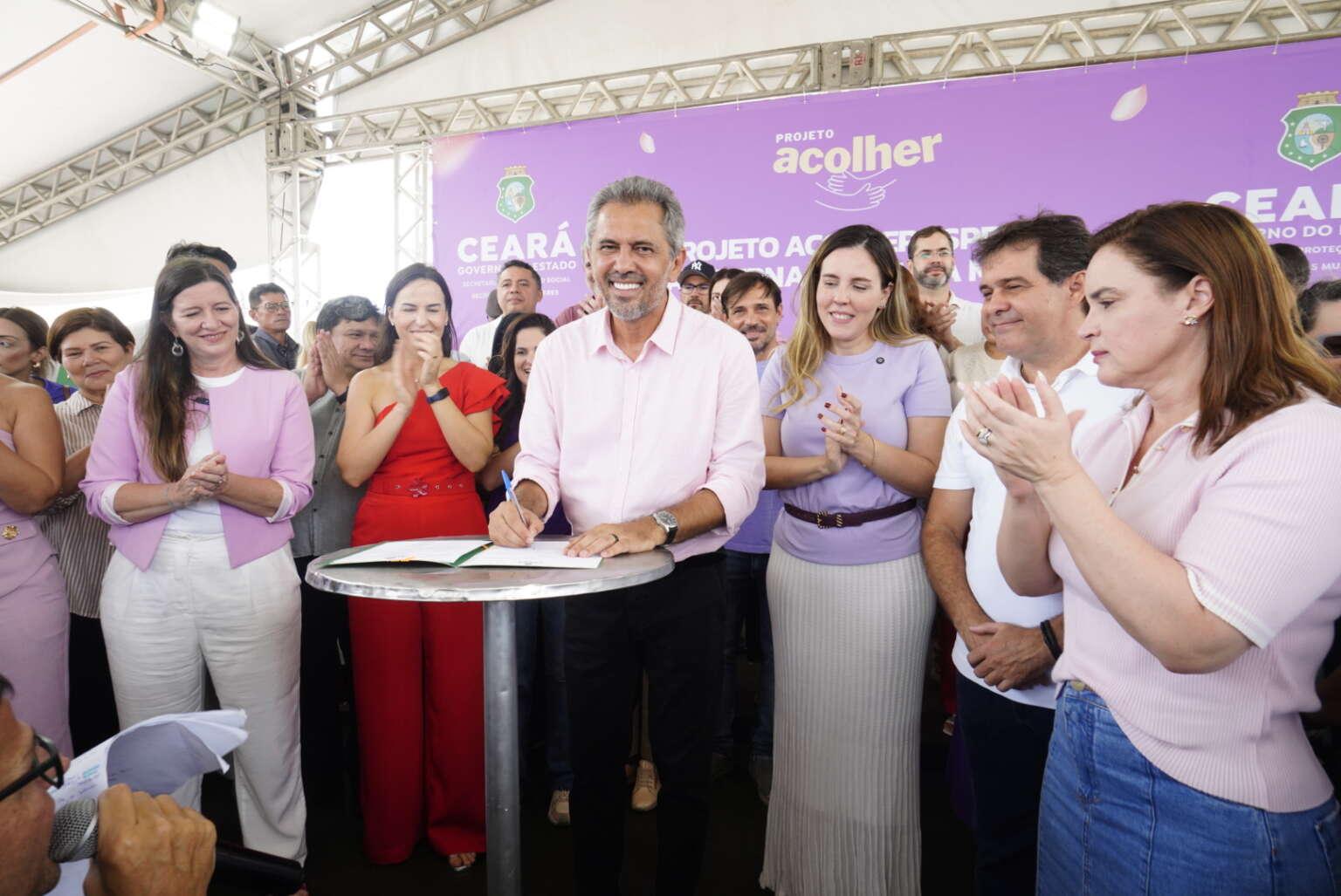 Foto de evento do Governo do Ceará onde foram anunciados investimentos para mulheres