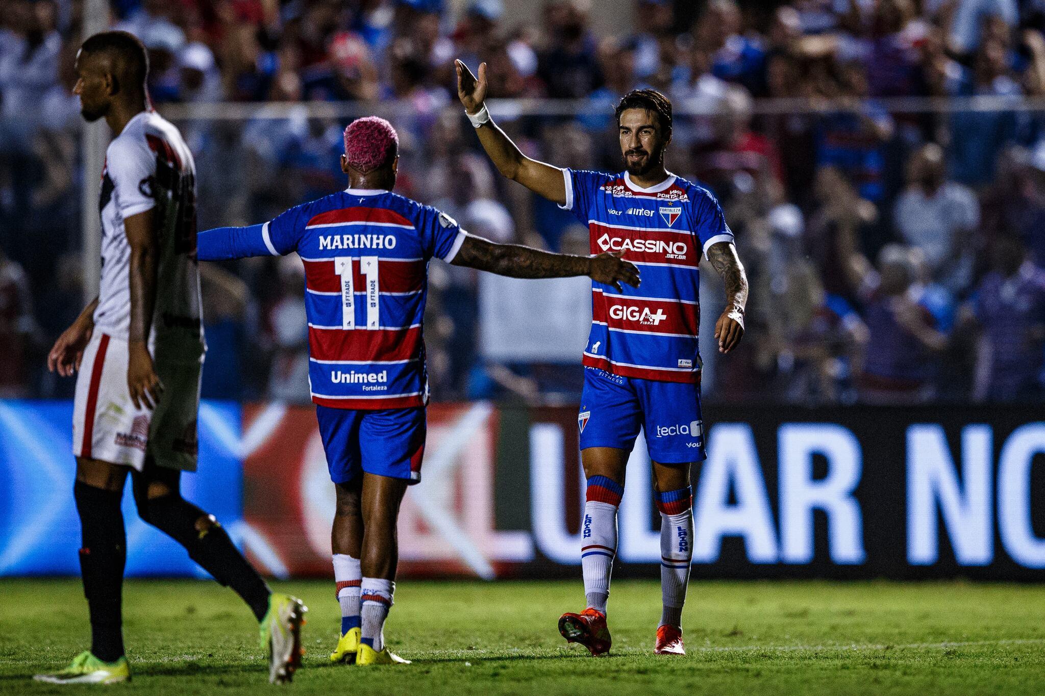 Lucero comemora gol que colocou o Fortaleza na final