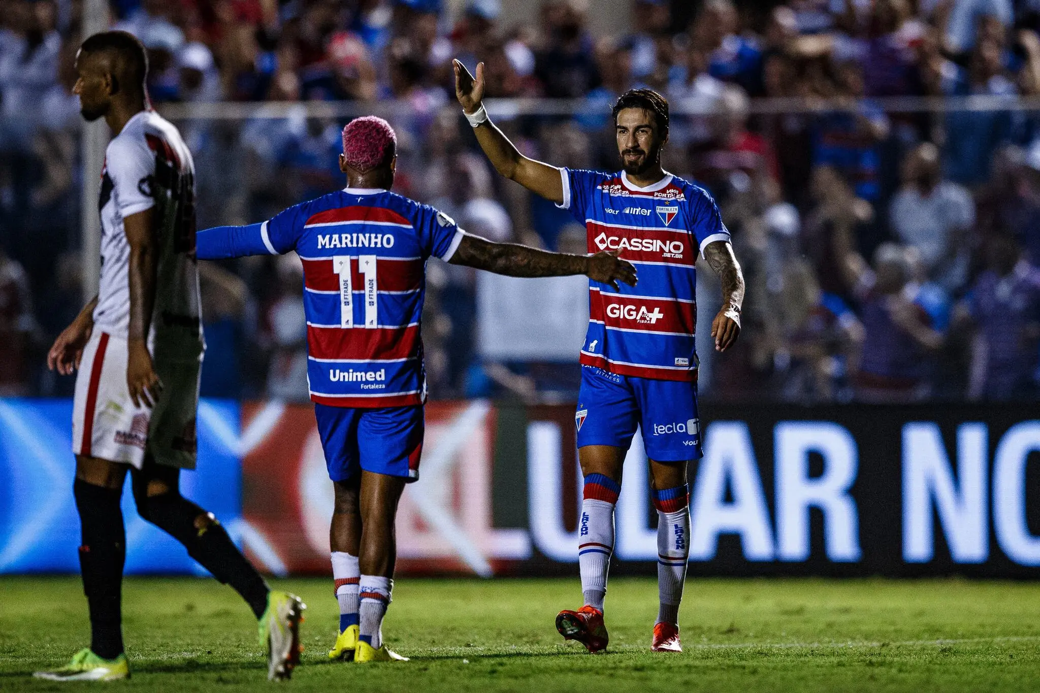 Lucero comemora gol que colocou o Fortaleza na final