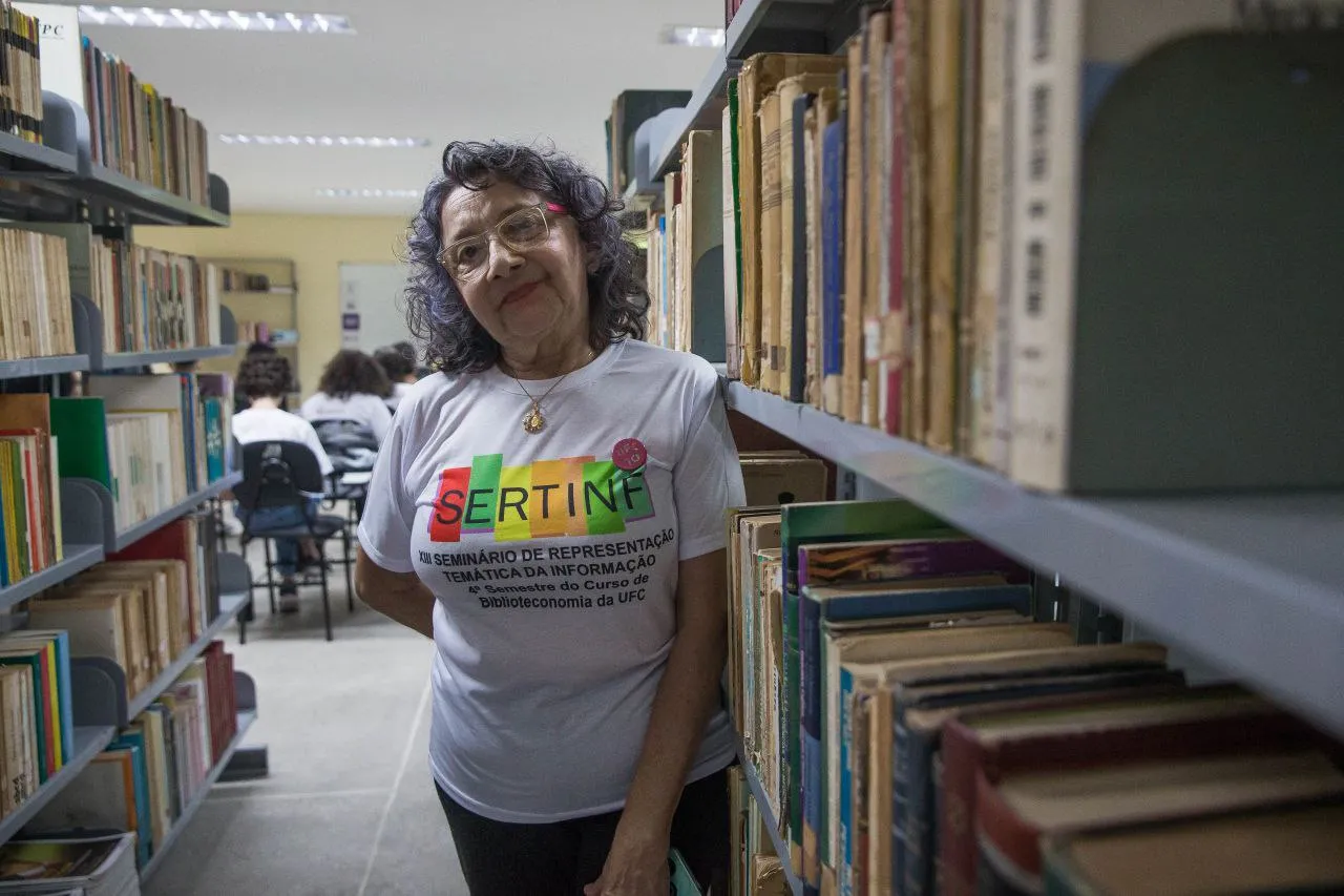 Entre livros, Virgínia encontra a felicidade desde pequena